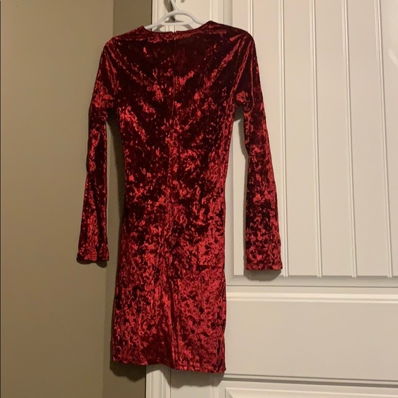 Red velvet dress - Picture 2 of 2